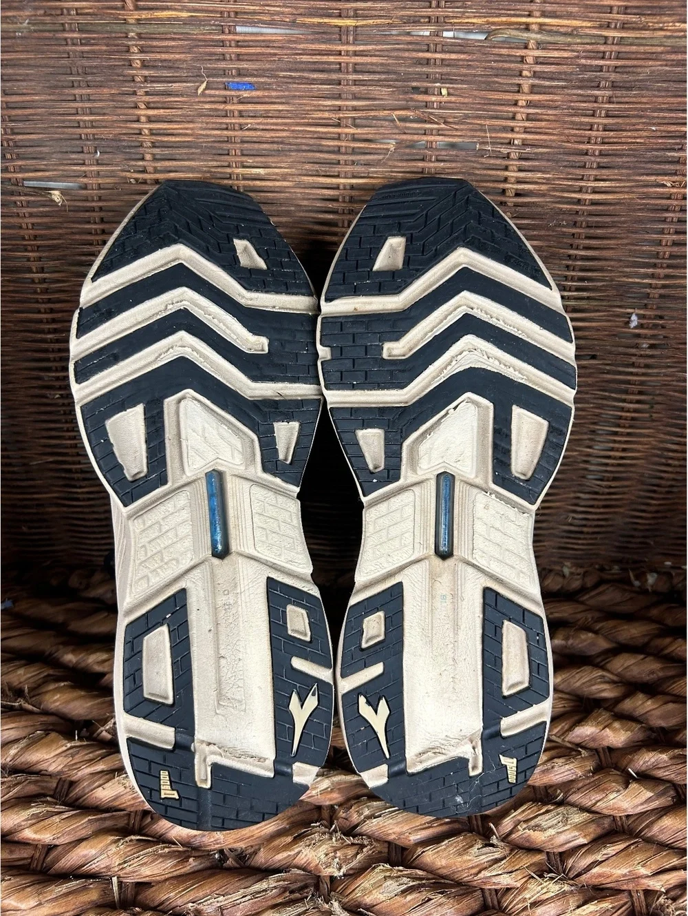 Diadora black running shoes